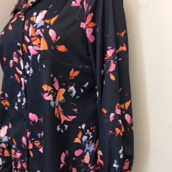 Women’s MARLEK Button down shirt size medium? - Picture 4 of 6